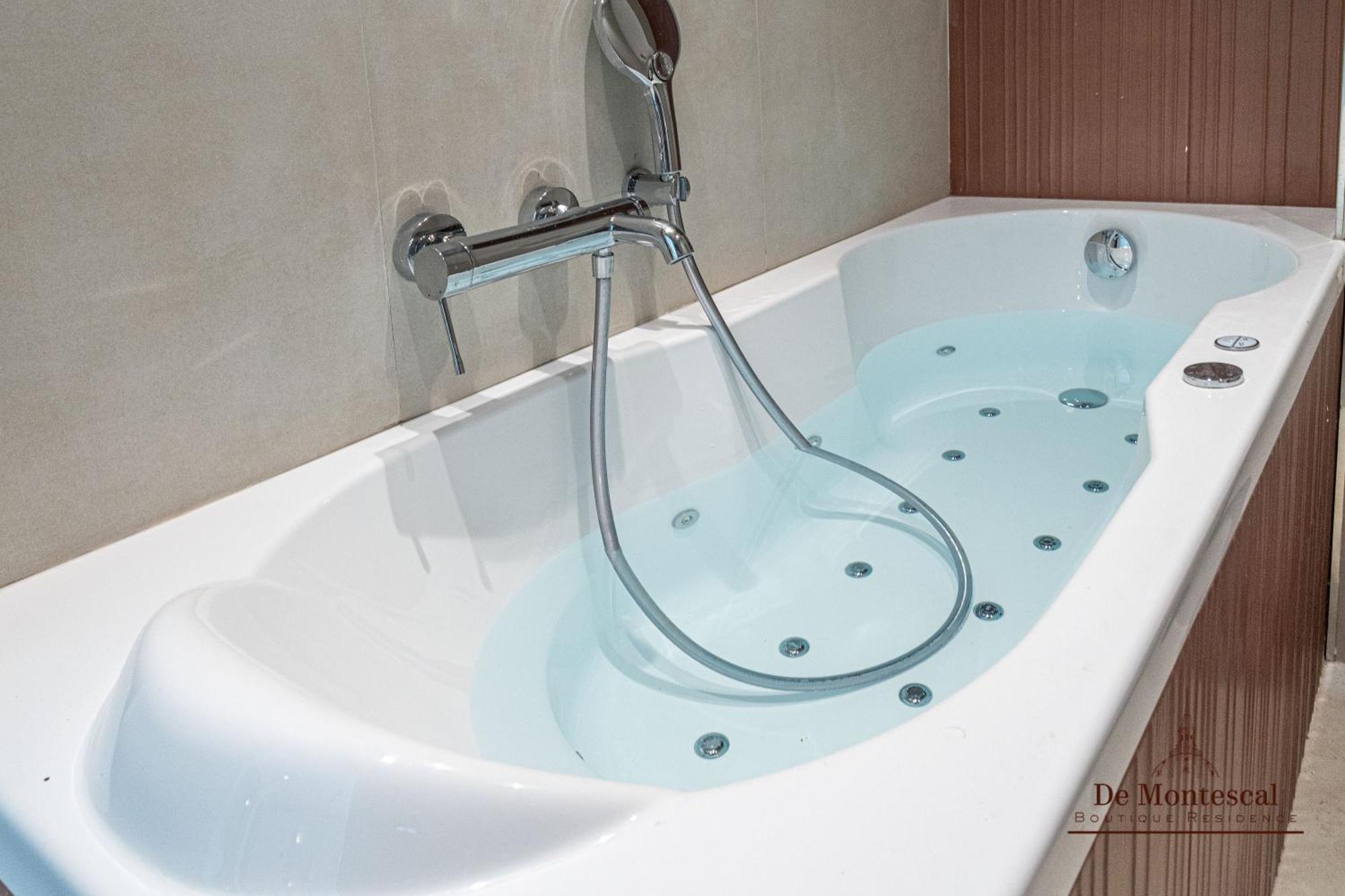 De Montescal - Hot Tub And Ac Cosy Apartment A Prime Location 40M2 ปารีส ภายนอก รูปภาพ
