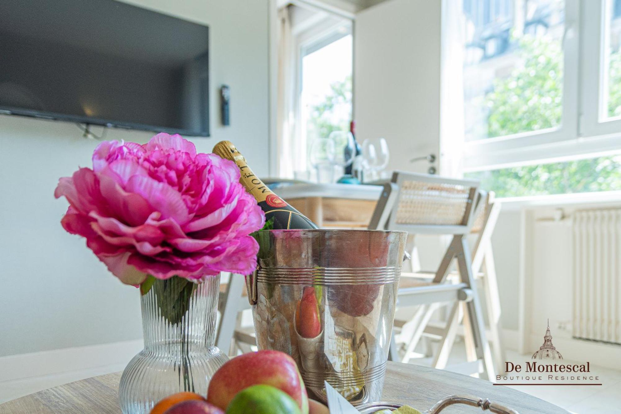 De Montescal - Hot Tub And Ac Cosy Apartment A Prime Location 40M2 ปารีส ภายนอก รูปภาพ
