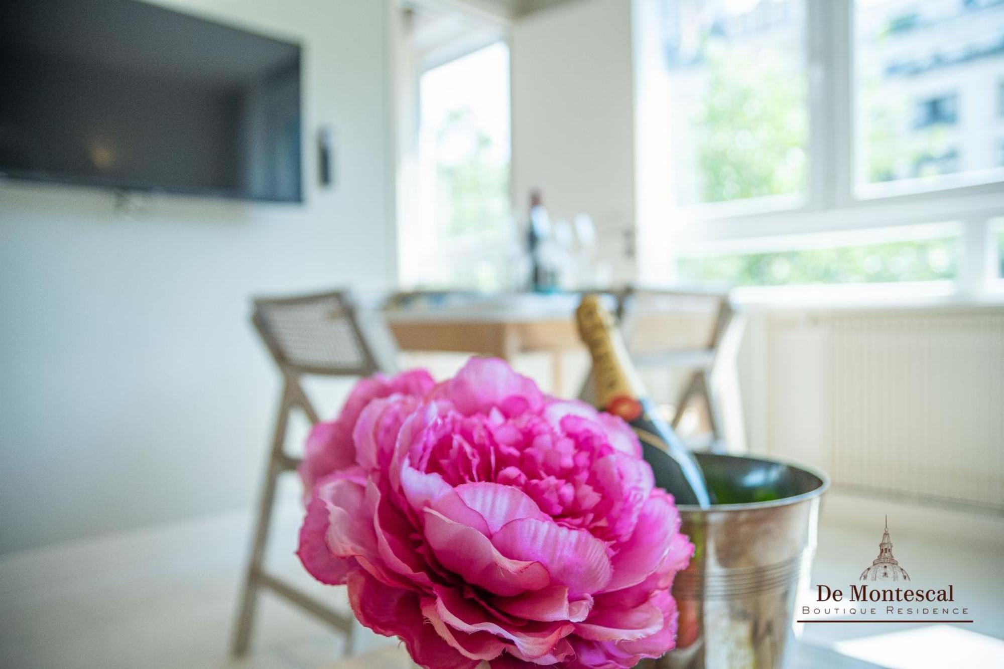 De Montescal - Hot Tub And Ac Cosy Apartment A Prime Location 40M2 ปารีส ภายนอก รูปภาพ