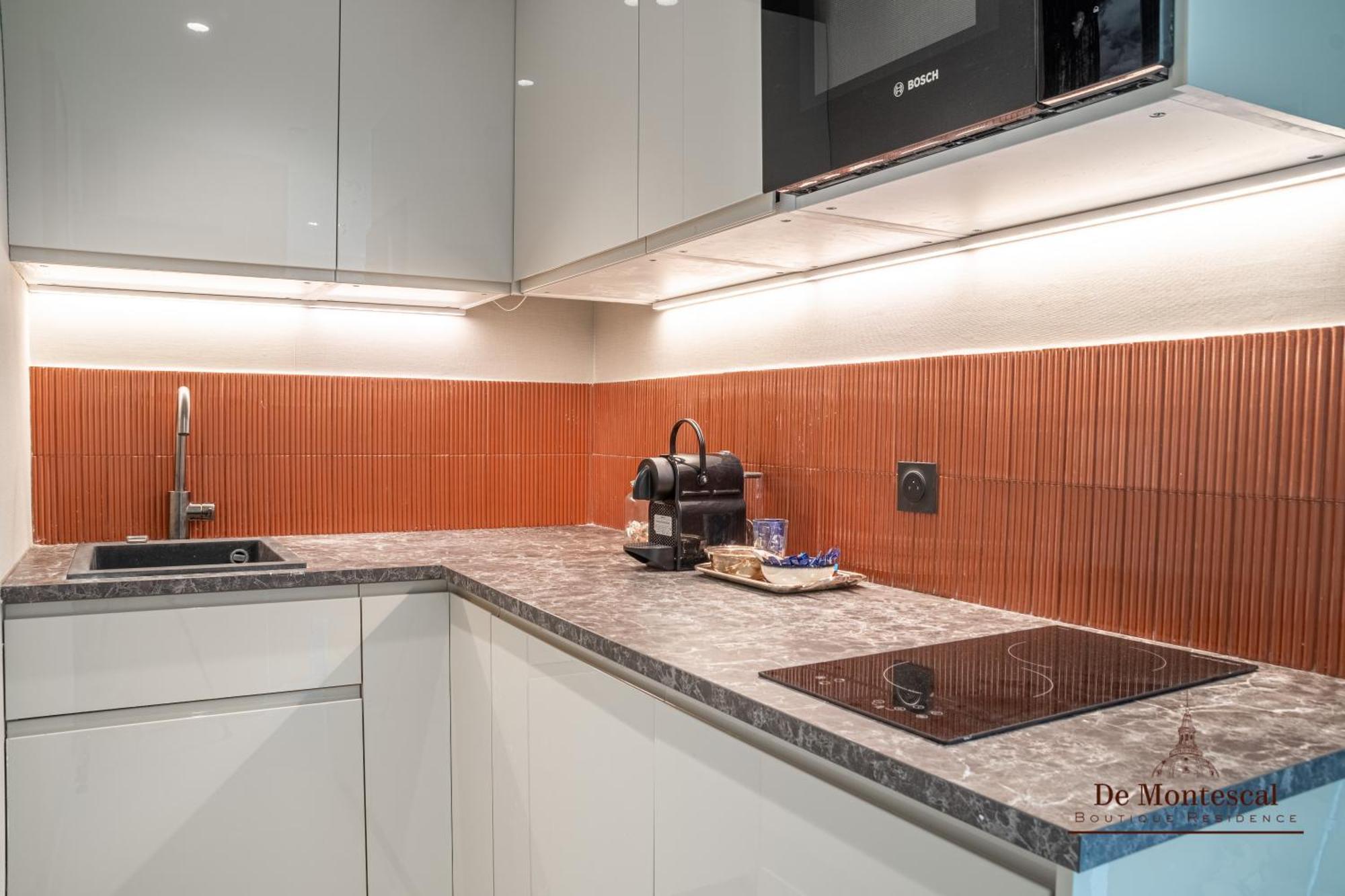 De Montescal - Hot Tub And Ac Cosy Apartment A Prime Location 40M2 ปารีส ภายนอก รูปภาพ