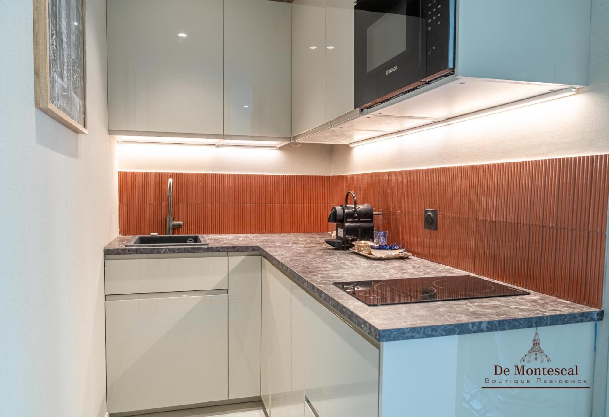 De Montescal - Hot Tub And Ac Cosy Apartment A Prime Location 40M2 ปารีส ภายนอก รูปภาพ