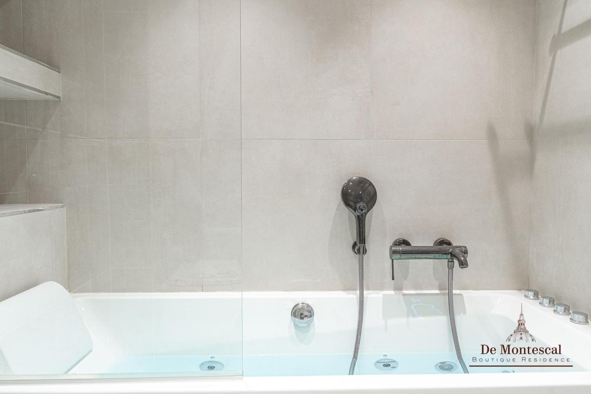 De Montescal - Hot Tub And Ac Cosy Apartment A Prime Location 40M2 ปารีส ภายนอก รูปภาพ