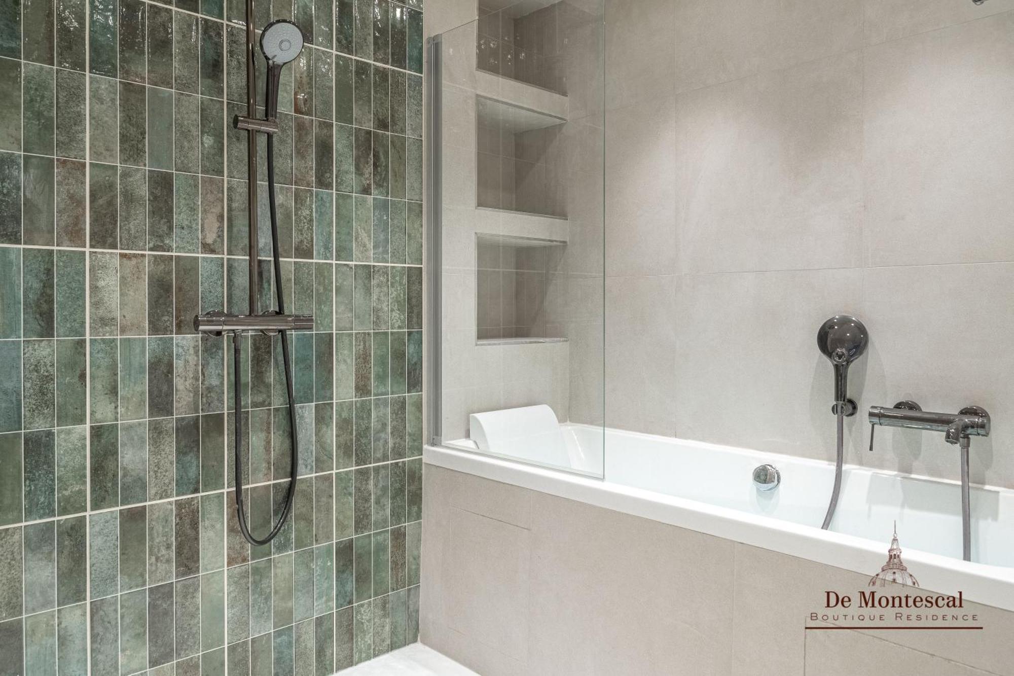 De Montescal - Hot Tub And Ac Cosy Apartment A Prime Location 40M2 ปารีส ภายนอก รูปภาพ